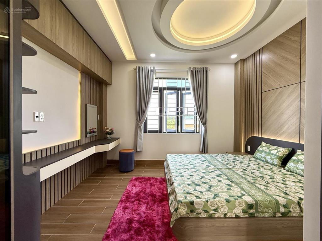 Nhà đường thông,bên chợ cầu đồng, dt4x20m, trệt, 3lầu, 4pn, sân ô tô, p.thờ, sân thượng, 7.15 tỷ