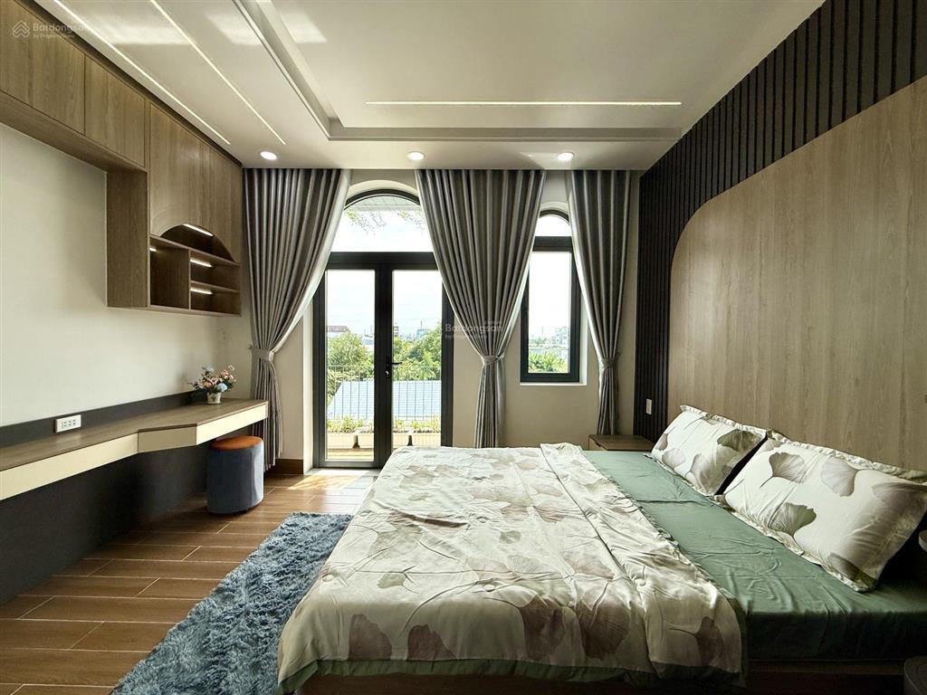 Nhà đường thông,bên chợ cầu đồng, dt4x20m, trệt, 3lầu, 4pn, sân ô tô, p.thờ, sân thượng, 7.15 tỷ