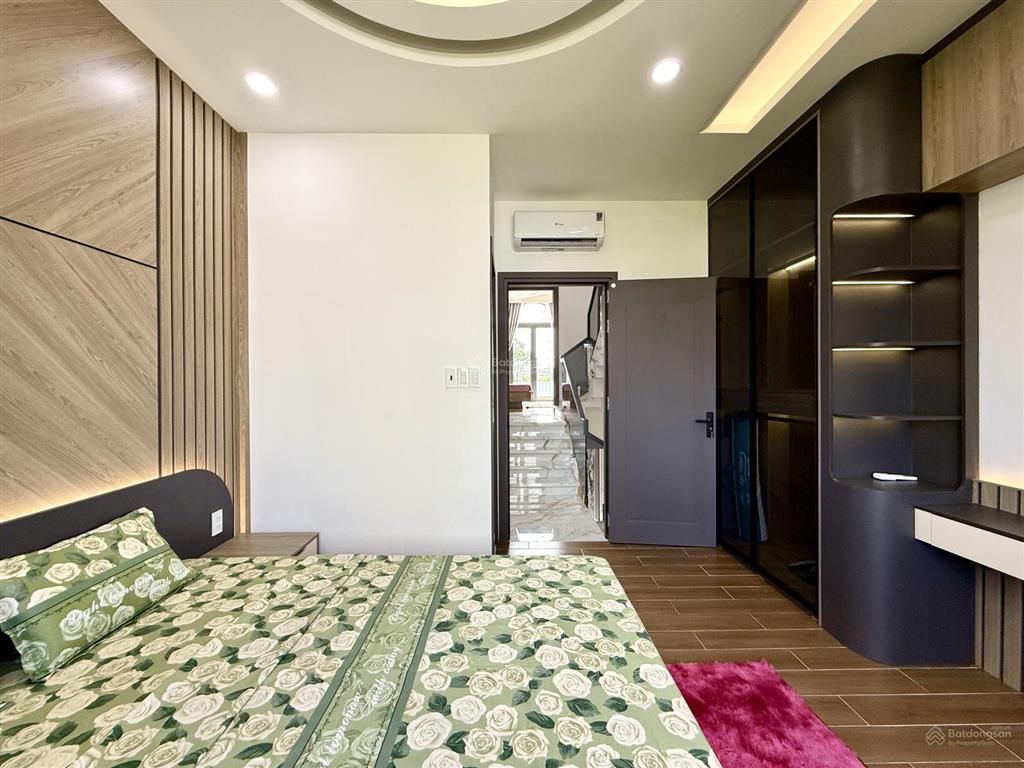 Nhà đường thông,bên chợ cầu đồng, dt4x20m, trệt, 3lầu, 4pn, sân ô tô, p.thờ, sân thượng, 7.15 tỷ