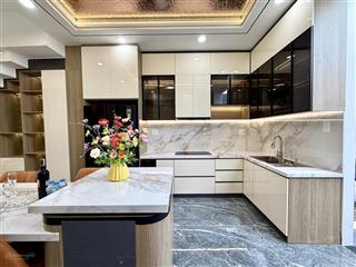 Nhà đường thông, sát bên chợ cầu đồng, dt4x20m, trệt, 3lầu, 4pn, sân ô tô, p.thờ, sân thượng