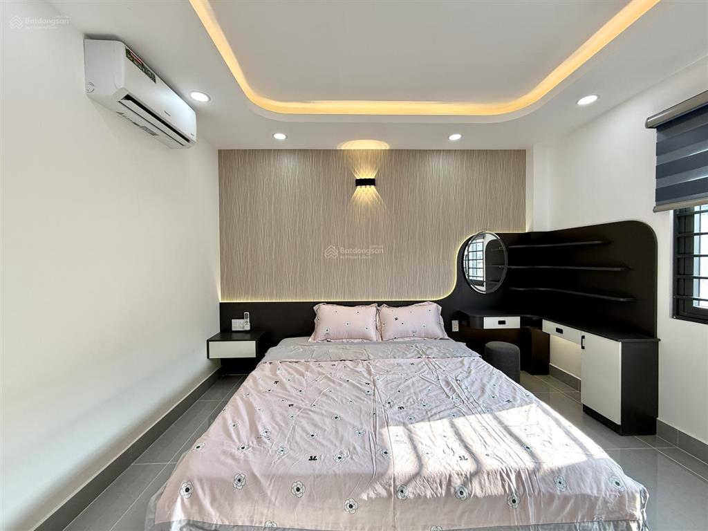 Nhà sát bên chợ cầu đồng và ngã tư ga, dt4x16m, lửng, 3 lầu, 4pn, gara ô tô, sân thượng, 6.8 tỷ