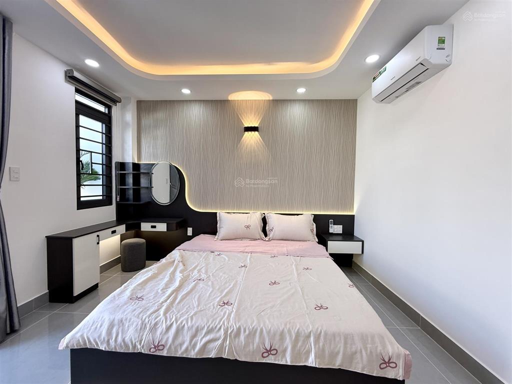 Nhà sát bên chợ cầu đồng và ngã tư ga, dt4x16m, lửng, 3 lầu, 4pn, gara ô tô, sân thượng, 6.8 tỷ