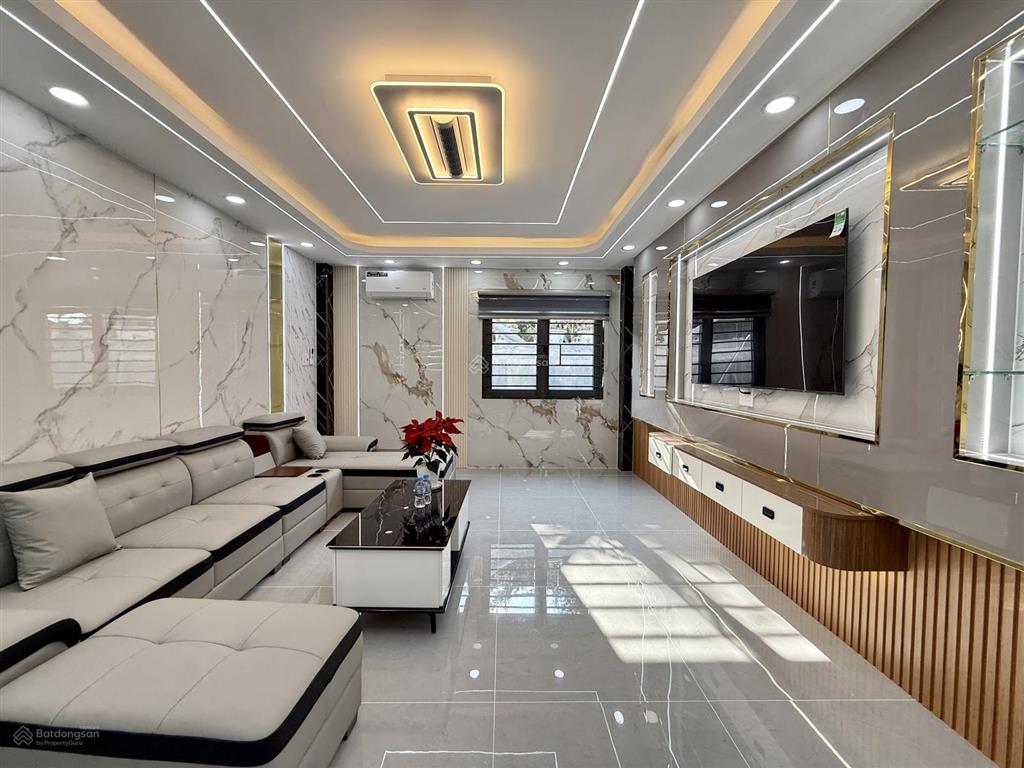 Nhà sát bên chợ cầu đồng và ngã tư ga, dt4x16m, lửng, 3 lầu, 4pn, gara ô tô, sân thượng, 6.8 tỷ