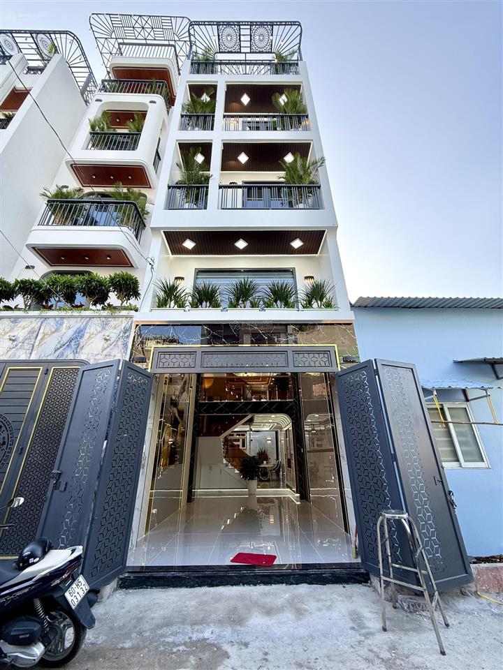 Nhà sát bên chợ cầu đồng và ngã tư ga, dt4x16m, lửng, 3 lầu, 4pn, gara ô tô, sân thượng, 6.8 tỷ