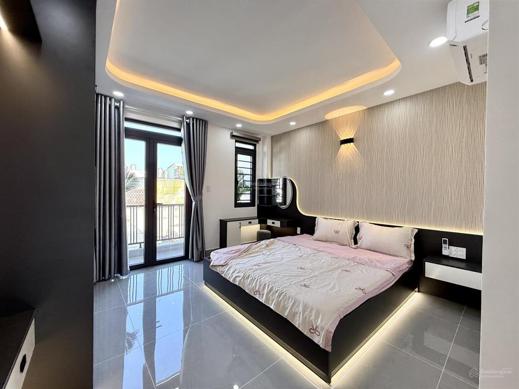 Nhà sát bên chợ cầu đồng và ngã tư ga, dt4x16m, lửng, 3 lầu, 4pn, gara ô tô, sân thượng, 6.8 tỷ