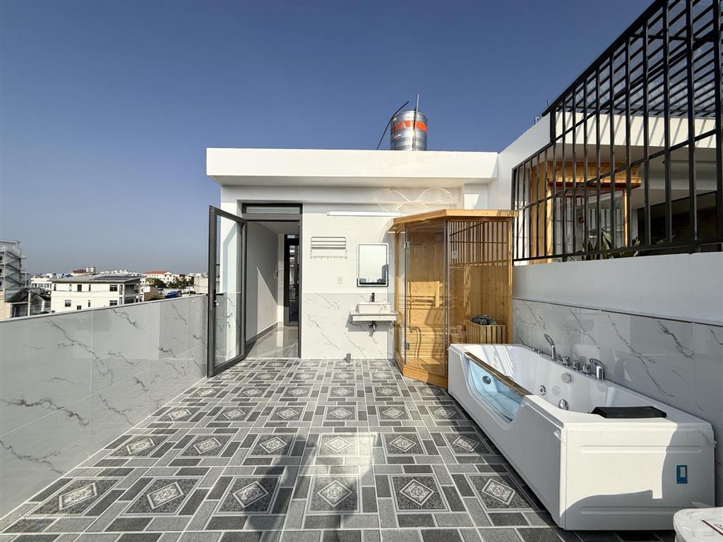 Nhà sát bên chợ cầu đồng và ngã tư ga, dt4x16m, lửng, 3 lầu, 4pn, gara ô tô, sân thượng, 6.8 tỷ