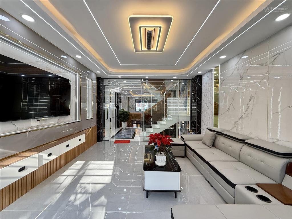 Nhà sát bên chợ cầu đồng và ngã tư ga, dt4x16m, lửng, 3 lầu, 4pn, gara ô tô, sân thượng, 6.8 tỷ