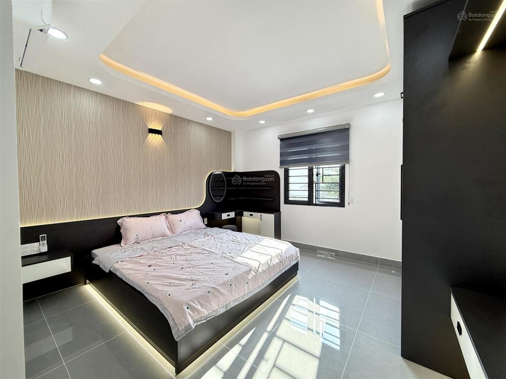 Nhà sát bên chợ cầu đồng và ngã tư ga, dt4x16m, lửng, 3 lầu, 4pn, gara ô tô, sân thượng, 6.8 tỷ