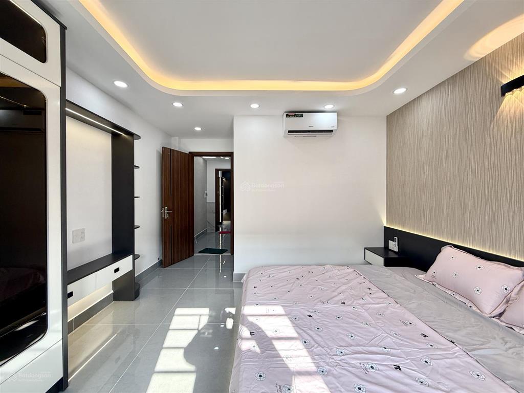 Nhà sát bên chợ cầu đồng và ngã tư ga, dt4x16m, lửng, 3 lầu, 4pn, gara ô tô, sân thượng, 6.8 tỷ