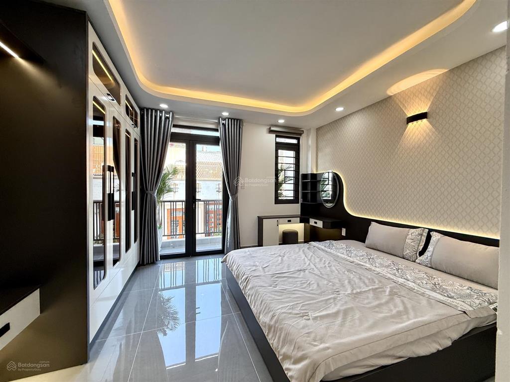 Nhà sát bên chợ cầu đồng và ngã tư ga, dt4x16m, lửng, 3 lầu, 4pn, gara ô tô, sân thượng, 6.8 tỷ