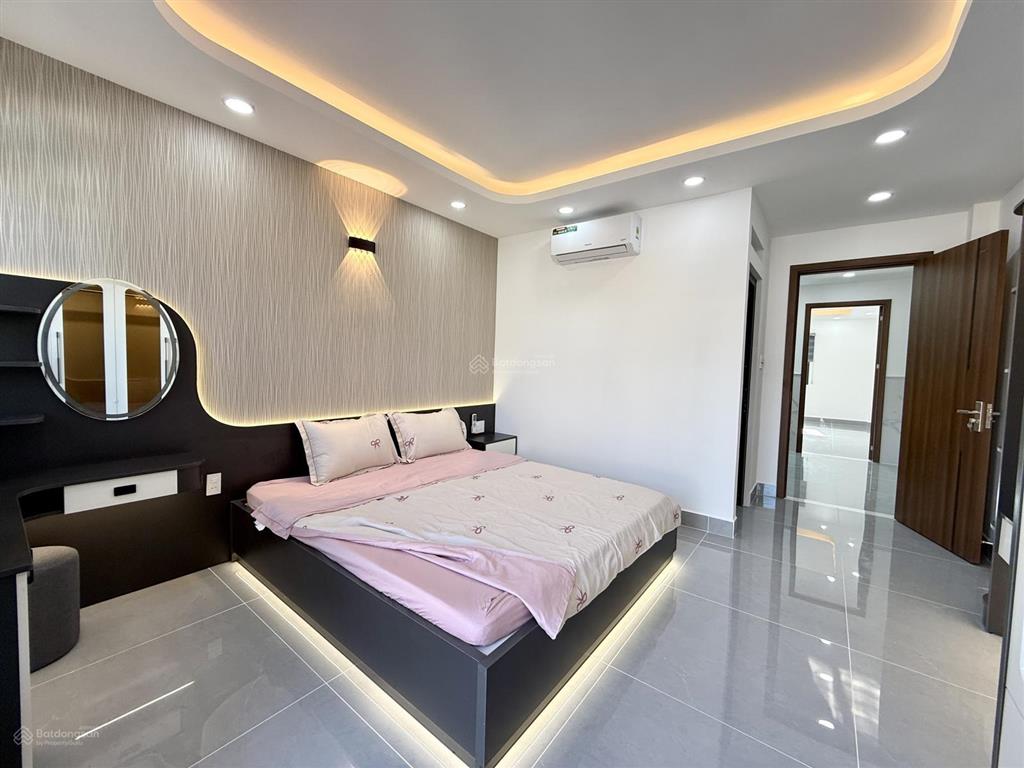 Nhà sát bên chợ cầu đồng và ngã tư ga, dt4x16m, lửng, 3 lầu, 4pn, gara ô tô, sân thượng, 6.8 tỷ