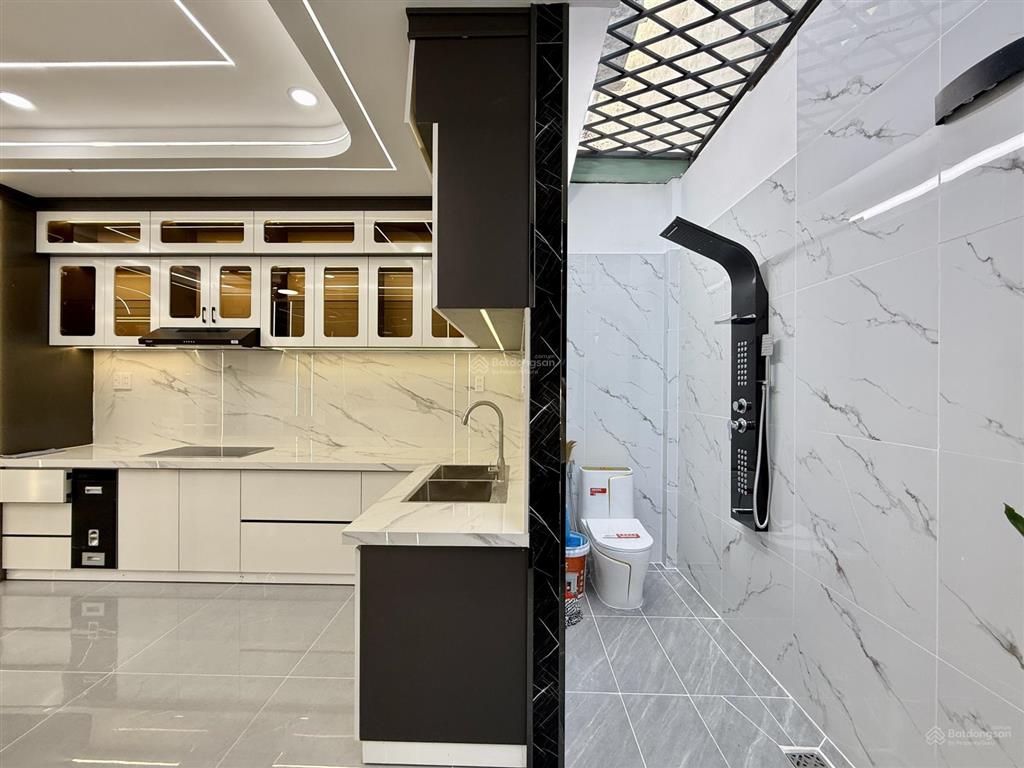 Nhà sát bên chợ cầu đồng và ngã tư ga, dt4x16m, lửng, 3 lầu, 4pn, gara ô tô, sân thượng, 6.8 tỷ