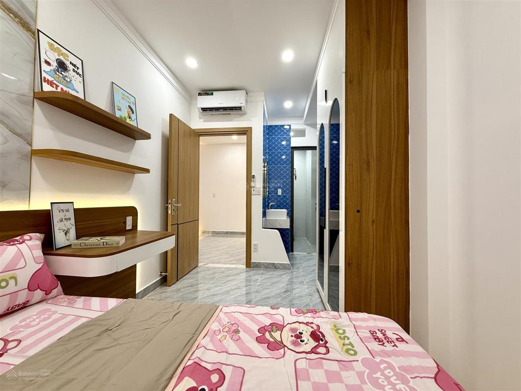 Nhà có phòng ngủ tầng trệt, dt 7x10m, trệt, 2 lầu, 4pn, p. thờ, sân thượng, hướng tây nam, 5.85 tỷ