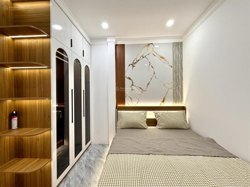 Nhà có phòng ngủ tầng trệt, dt 7x10m, trệt, 2 lầu, 4pn, p. thờ, sân thượng, hướng tây nam, 5.85 tỷ