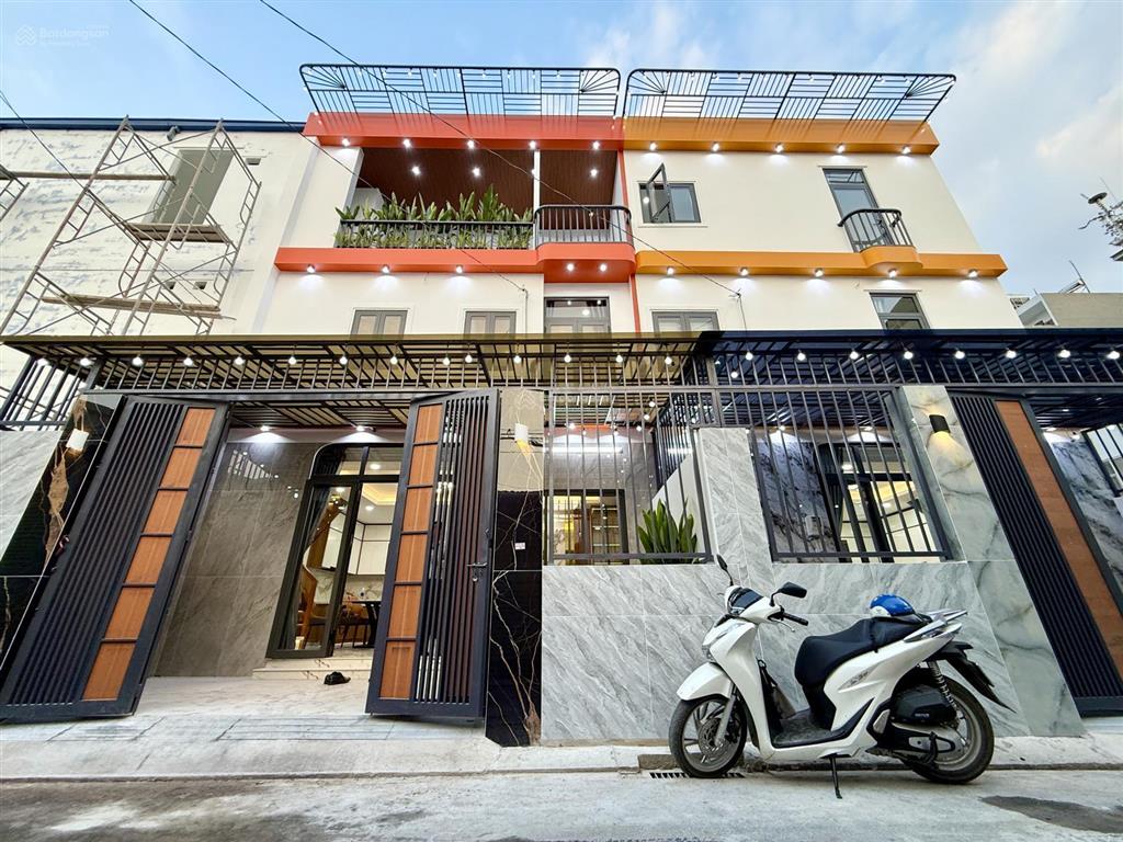 Nhà có phòng ngủ tầng trệt, dt 7x10m, trệt, 2 lầu, 4pn, p. thờ, sân thượng, hướng tây nam, 5.85 tỷ