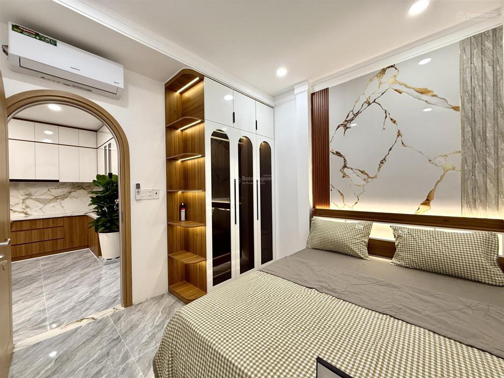 Nhà có phòng ngủ tầng trệt, dt 7x10m, trệt, 2 lầu, 4pn, p. thờ, sân thượng, hướng tây nam, 5.85 tỷ