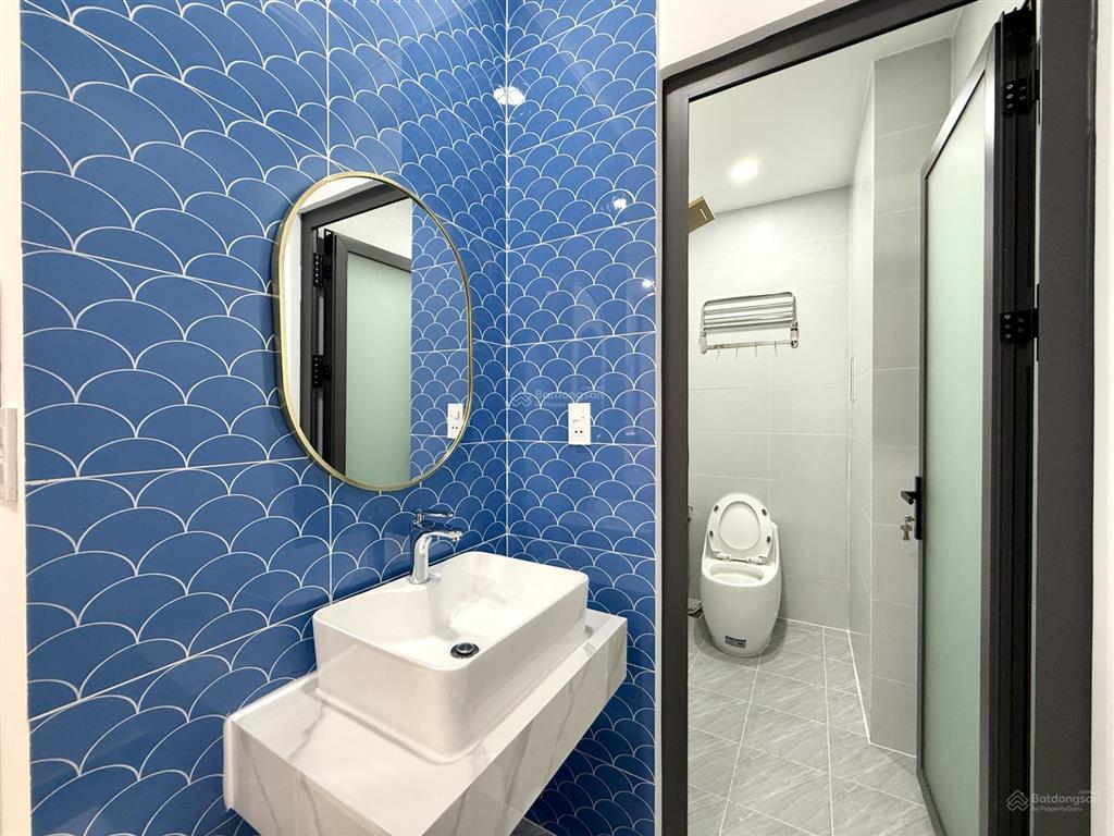 Nhà có phòng ngủ tầng trệt, dt 7x10m, trệt, 2 lầu, 4pn, p. thờ, sân thượng, hướng tây nam, 5.85 tỷ