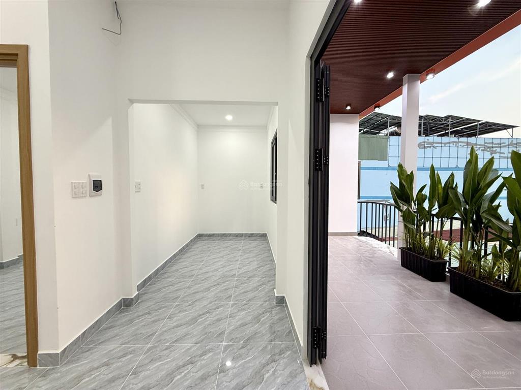 Nhà có phòng ngủ tầng trệt, dt 7x10m, trệt, 2 lầu, 4pn, p. thờ, sân thượng, hướng tây nam, 5.85 tỷ