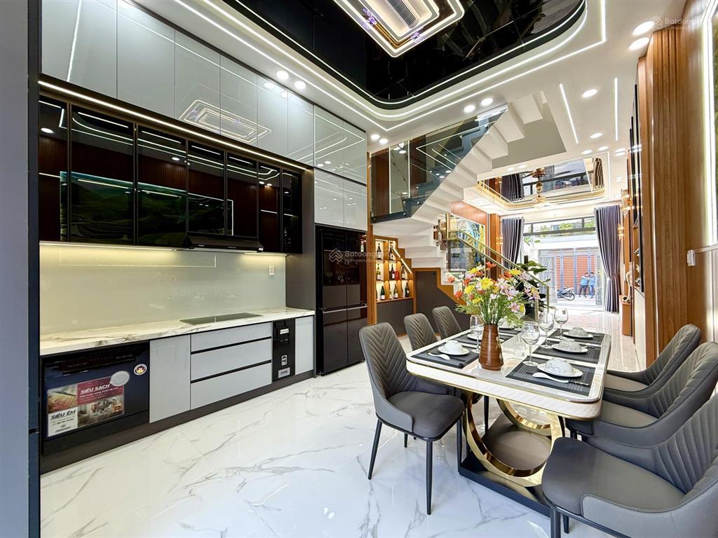 Nhà đường thông xe hơi, bên trường học, dt4mx25m, trệt, 3 lầu, sân xe hơi, 4pn, p.thờ, s.thượng