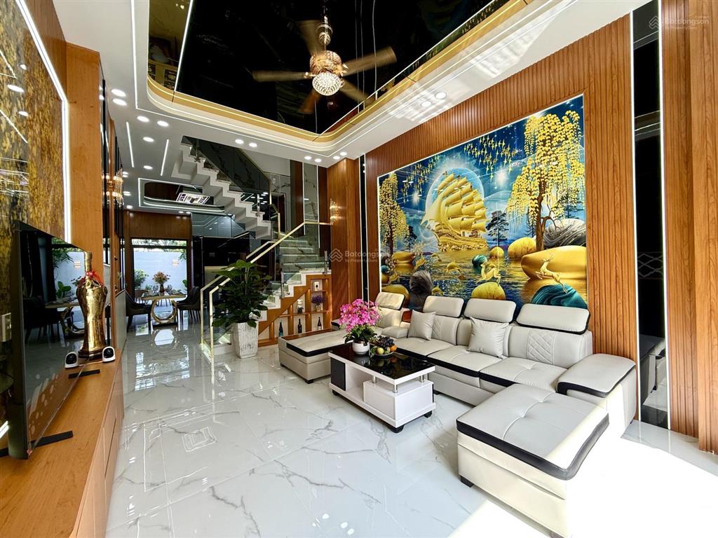 Nhà đường thông xe hơi, bên trường học, dt4mx25m, trệt, 3 lầu, sân xe hơi, 4pn, p.thờ, s.thượng