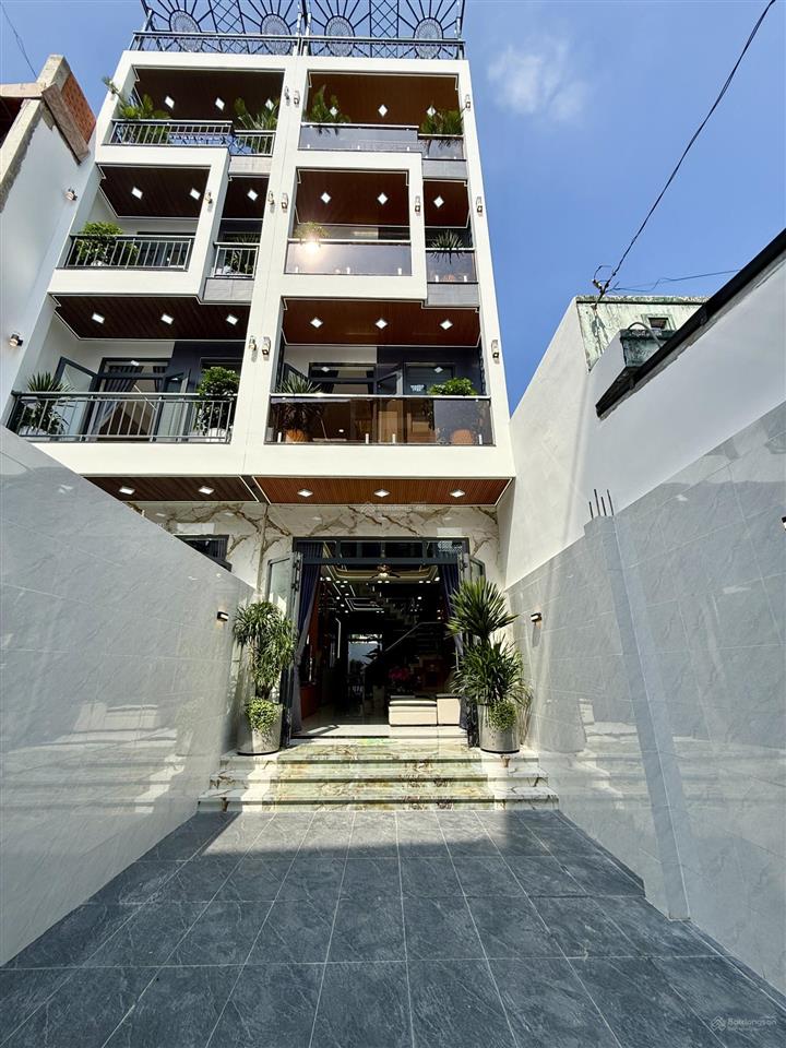 Nhà đường thông xe hơi, bên trường học, dt4mx25m, trệt, 3 lầu, sân xe hơi, 4pn, p.thờ, s.thượng