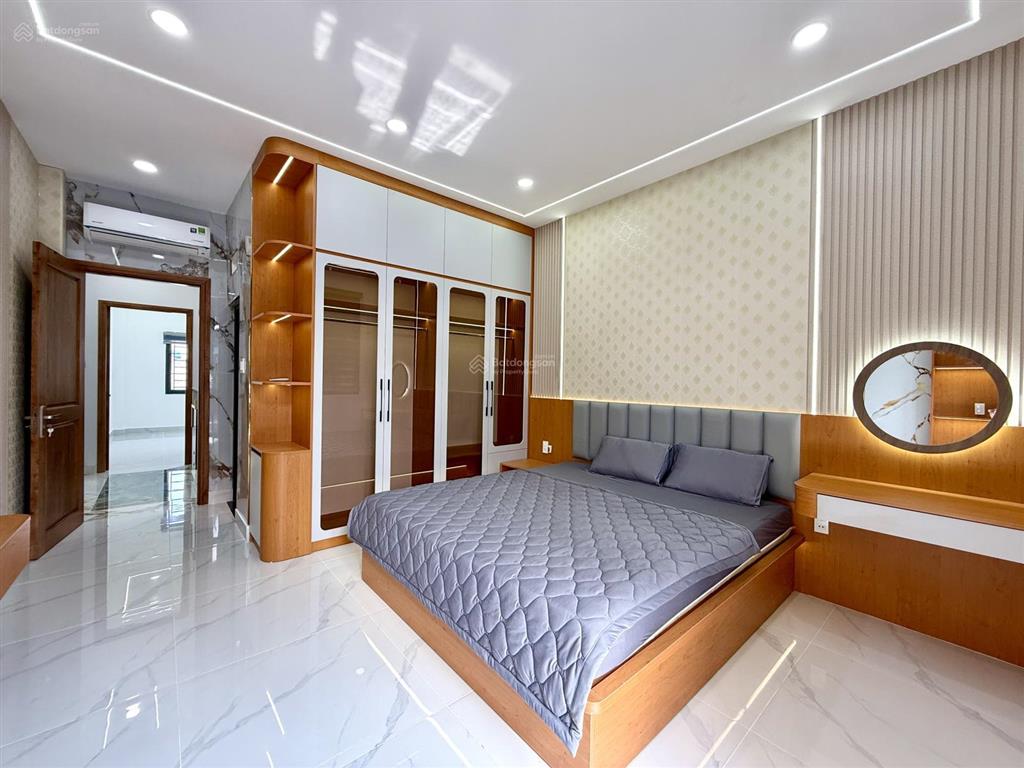 Nhà đường thông xe hơi, bên trường học, dt4mx25m, trệt, 3 lầu, sân xe hơi, 4pn, p.thờ, s.thượng