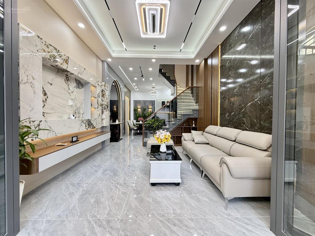 Nhà đường thông xe hơi, bên trường tiểu học, dt 4x13.5m, trệt, 2 lầu, 3pn, sân trước, sân thượng