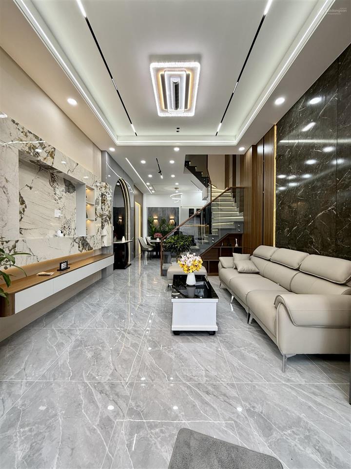 Nhà đường thông xe hơi, bên trường tiểu học, dt 4x13.5m, trệt, 2 lầu, 3pn, sân trước, sân thượng