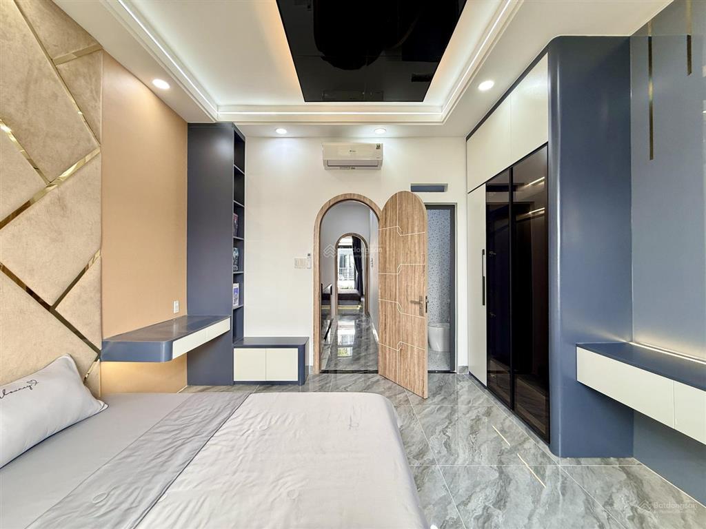 Nhà phố hiện đại, bên chợ, trường học, ubp, dt 4x17m, lửng, 3 lầu, 4pn, hướng bắc, giá 6.7 tỷ