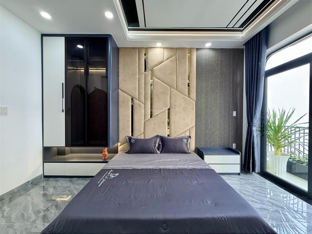 Nhà phố hiện đại, bên chợ, trường học, ubp, dt 4x17m, lửng, 3 lầu, 4pn, hướng bắc, giá 6.7 tỷ