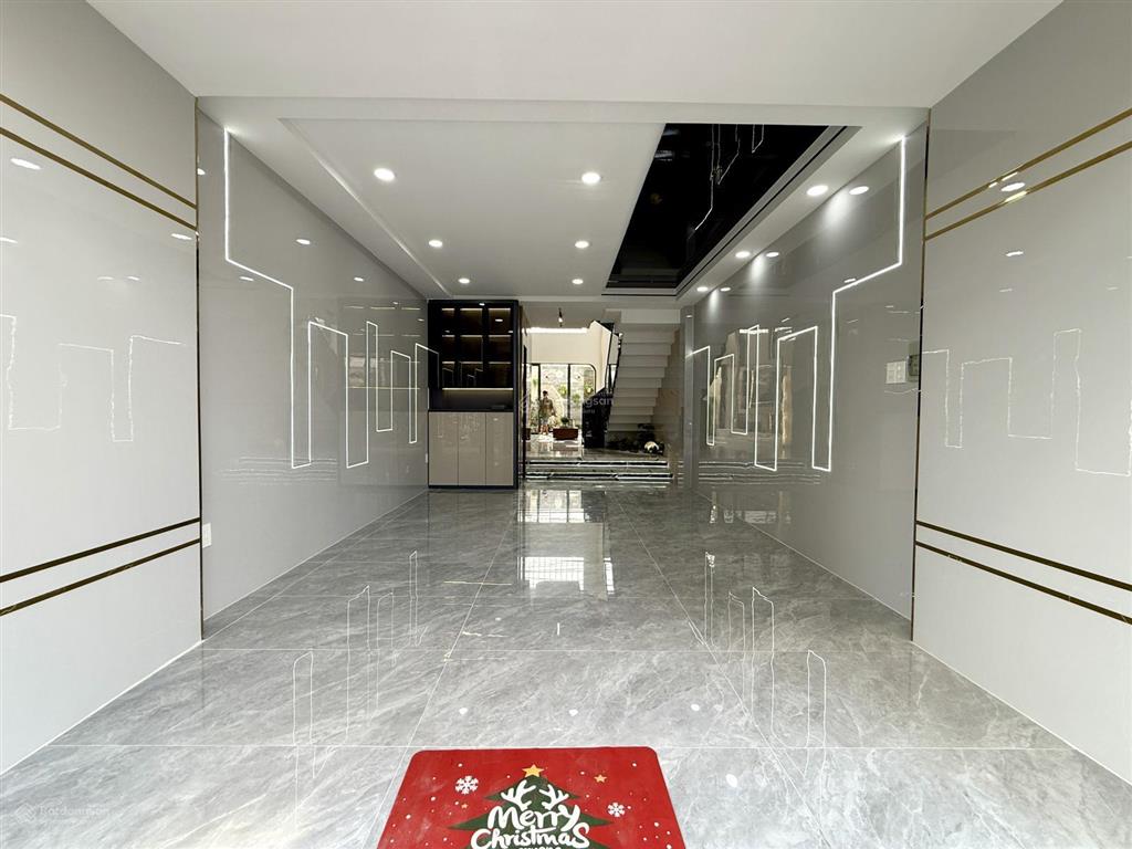 Nhà phố hiện đại, bên chợ, trường học, ubp, dt 4x17m, lửng, 3 lầu, 4pn, hướng bắc, giá 6.7 tỷ