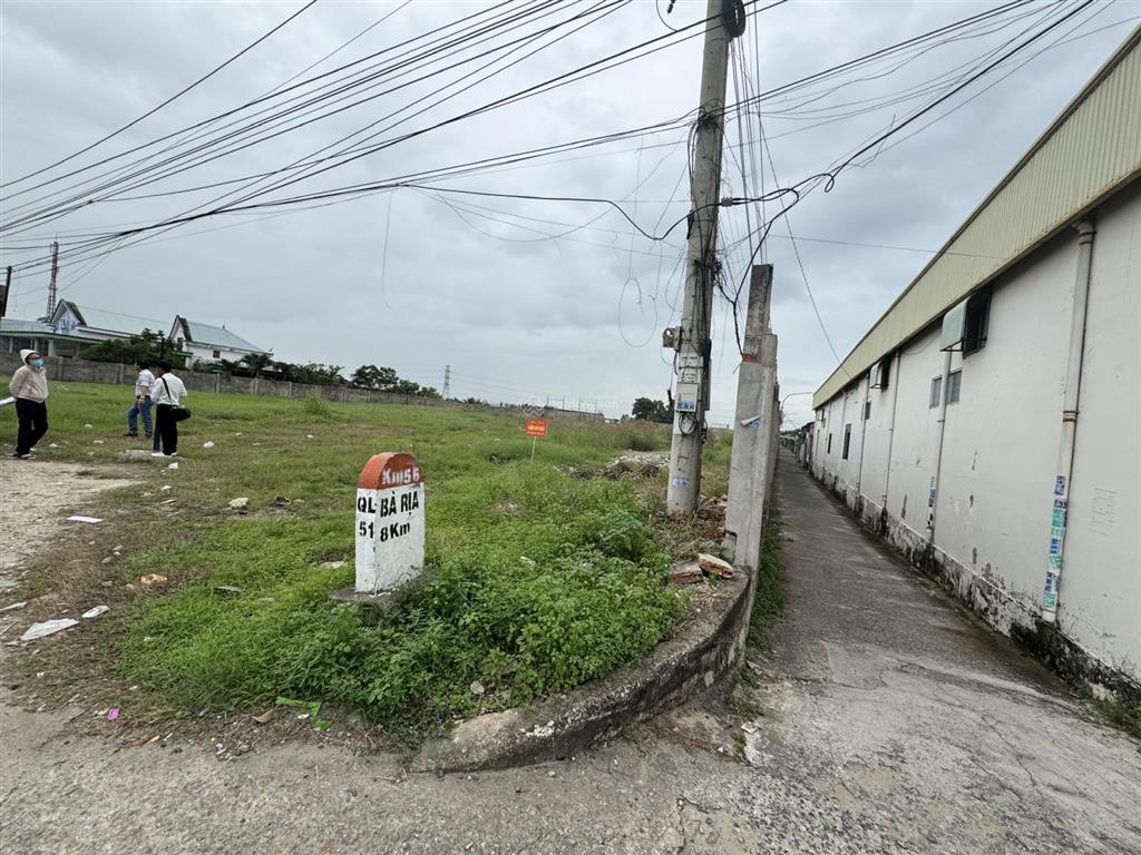 Chỉ 12,2tr/m2 đất trống mặt tiền ql51, ngay trạm thu phí, phú mỹ, 674.4m2(300m2 thổ cư). 0937 311 ***