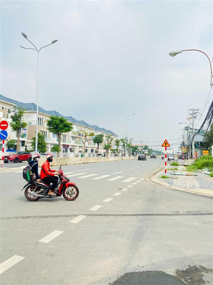 Nhà mặt tiền liên phường 5x20m  hoàn thiện cơ bản  ngay vòng xoay liên phường q9  sổ hồng cc