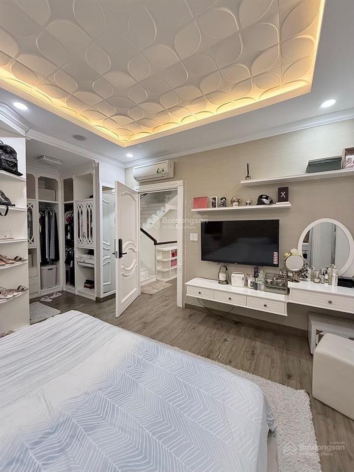 Góc sân vườn mega ruby khang điền  14x11m = 156m2  khu compound an ninh bảo vệ 24/7  full nt