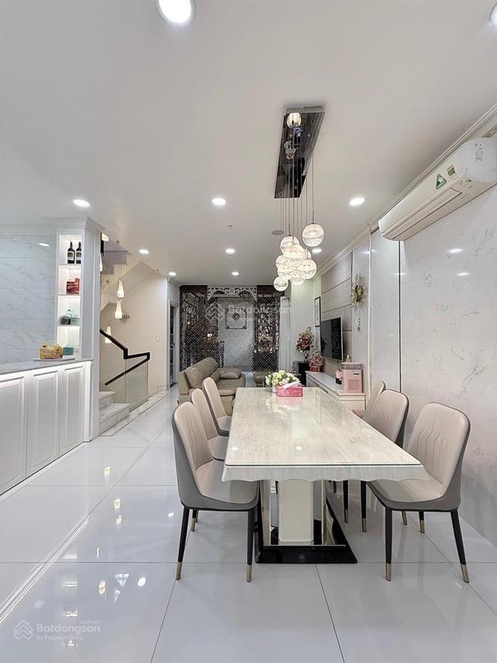 Góc sân vườn mega ruby khang điền  14x11m = 156m2  khu compound an ninh bảo vệ 24/7  full nt