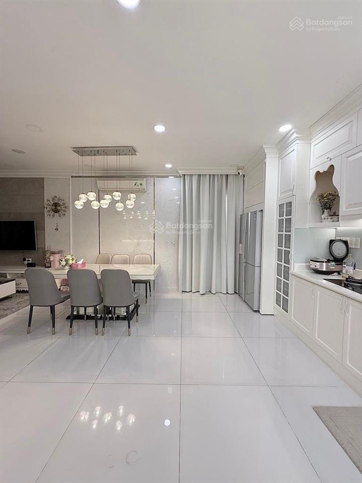 Góc sân vườn mega ruby khang điền  14x11m = 156m2  khu compound an ninh bảo vệ 24/7  full nt