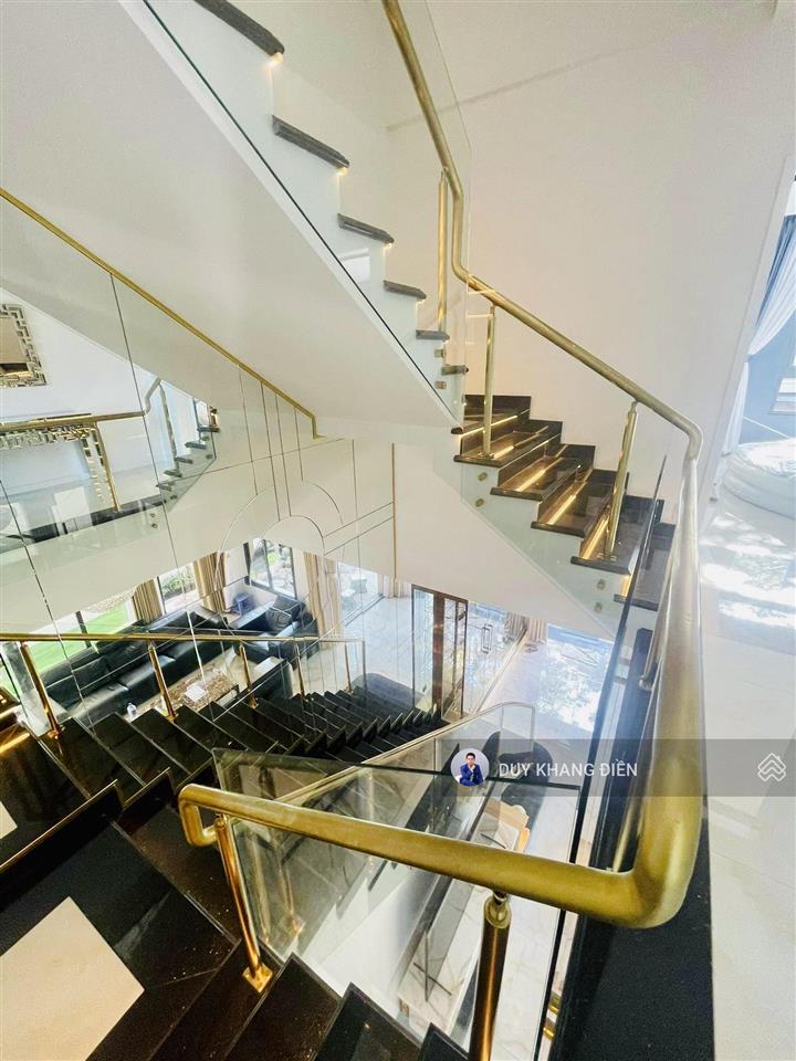 Góc sân vườn verosa khang điền  8x18,5m full nt  hđ thuê 38tr/tháng  gần hồ bơi mát mẻ  hồ cá