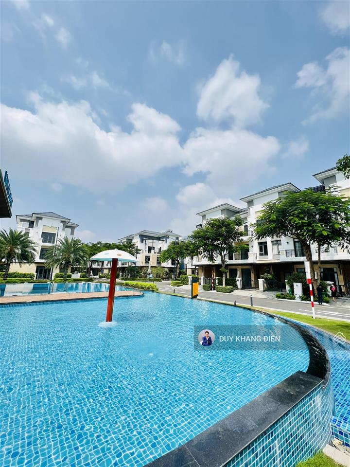 Góc sân vườn verosa khang điền  8x18,5m full nt  hđ thuê 38tr/tháng  gần hồ bơi mát mẻ  hồ cá