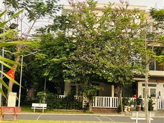 Biệt thự đẹp đối diện công viên không xem là tiếc