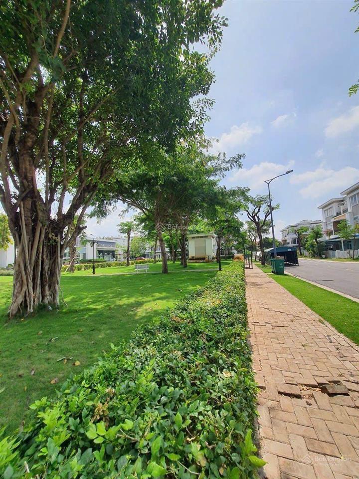 Chính chủ cần bán gấp  căn góc view công viên đã có sổ