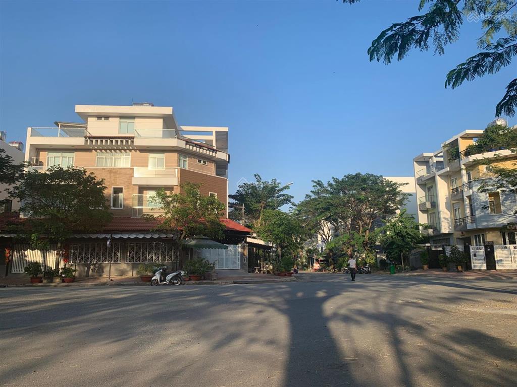 Cần tiền bán gấp 2 nền kdc làng đại học 13e intresco, phong phú, bình chánh