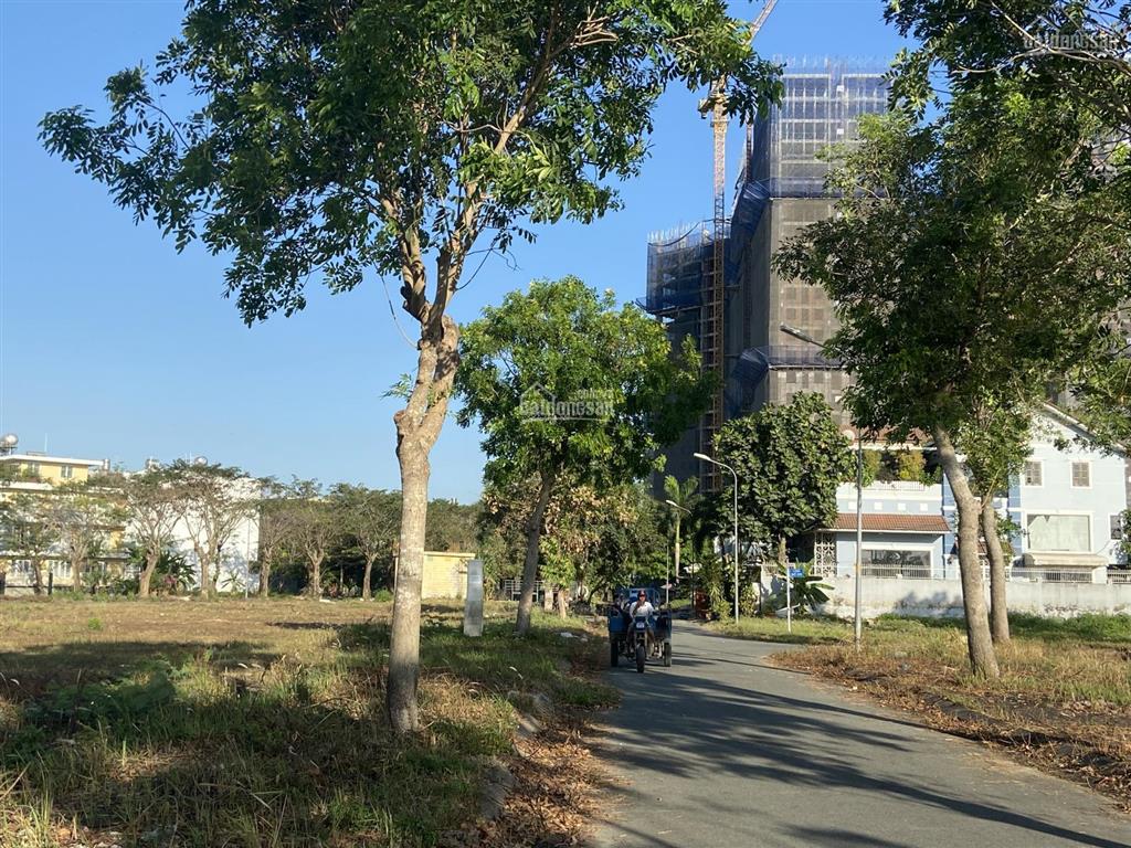 Cần tiền bán gấp 2 nền kdc làng đại học 13e intresco, phong phú, bình chánh