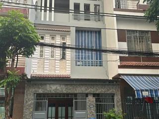 Bán gấp nhà mặt tiền kinh doanh, gần chợ bến xe, nhà đủ công năng, hướng đông nam mát mẻ
