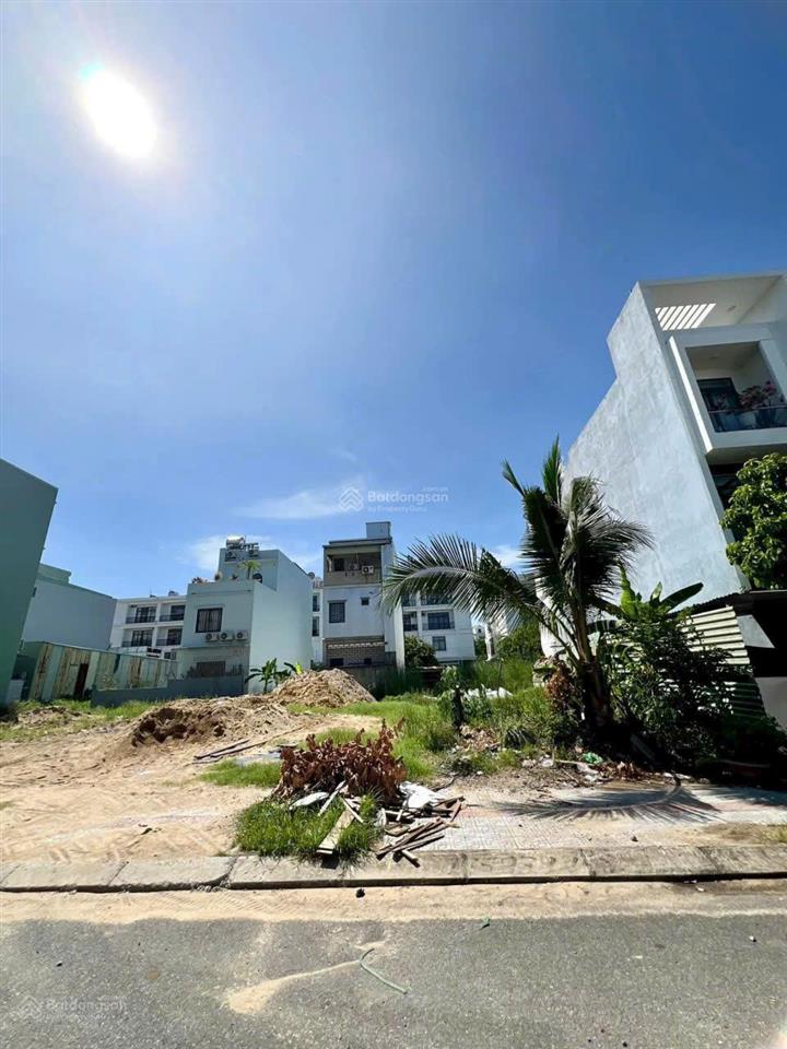 Bán cặp đất vị trí cực đẹp sát biển, khu vực tiềm năng, đầu tư xây ks hoặc căn hộ, đường 7m5