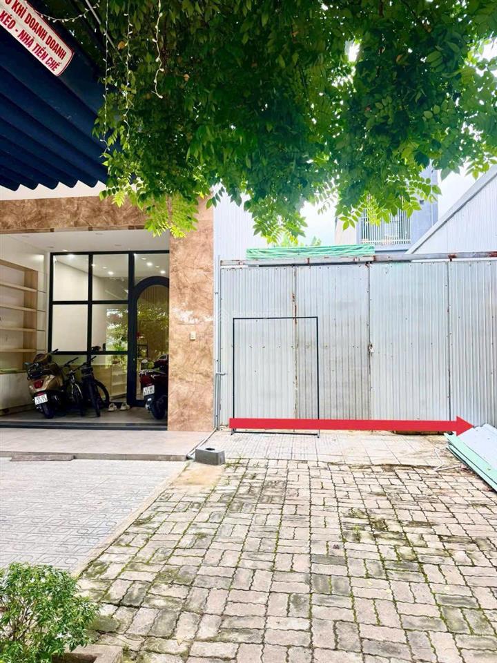 Bán lô đất mặt tiền sạch đẹp, view công viên, trục kinh doanh buôn bán sầm uất, hướng đông bắc