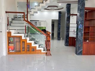 Bán gấp nhà 2 tầng vị trí sạch đẹp, view biển, cách biển chỉ 100m, tiện ích xung quanh đầy đủ