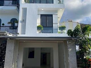 Bán gấp nhà mặt tiền 3 tầng kinh doanh, ban công rộng, khu dân cư đông, đủ tiện ích, giá tốt