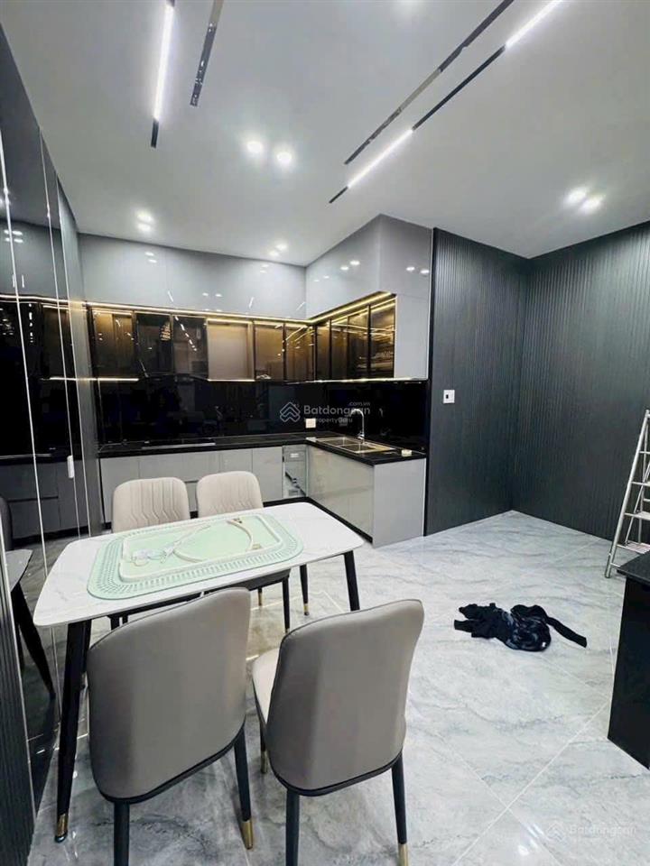 Bán gấp nhà 3 tầng mới đẹp, trung tâm vip, khu dân trí cao, thiết kế hiện đại, full nội thất