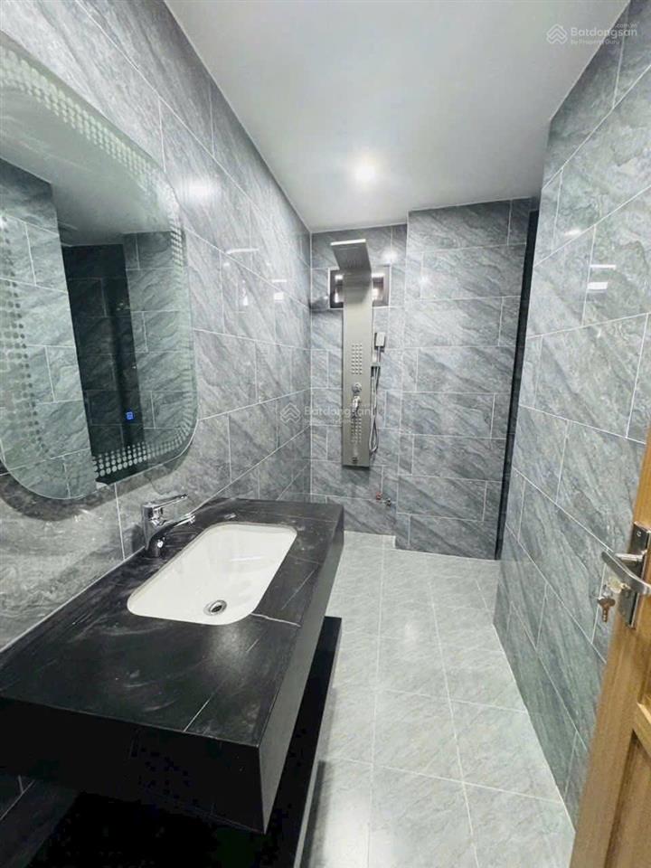 Bán gấp nhà 3 tầng mới đẹp, trung tâm vip, khu dân trí cao, thiết kế hiện đại, full nội thất