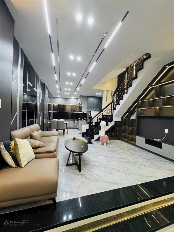 Bán gấp nhà 3 tầng mới đẹp, trung tâm vip, khu dân trí cao, thiết kế hiện đại, full nội thất
